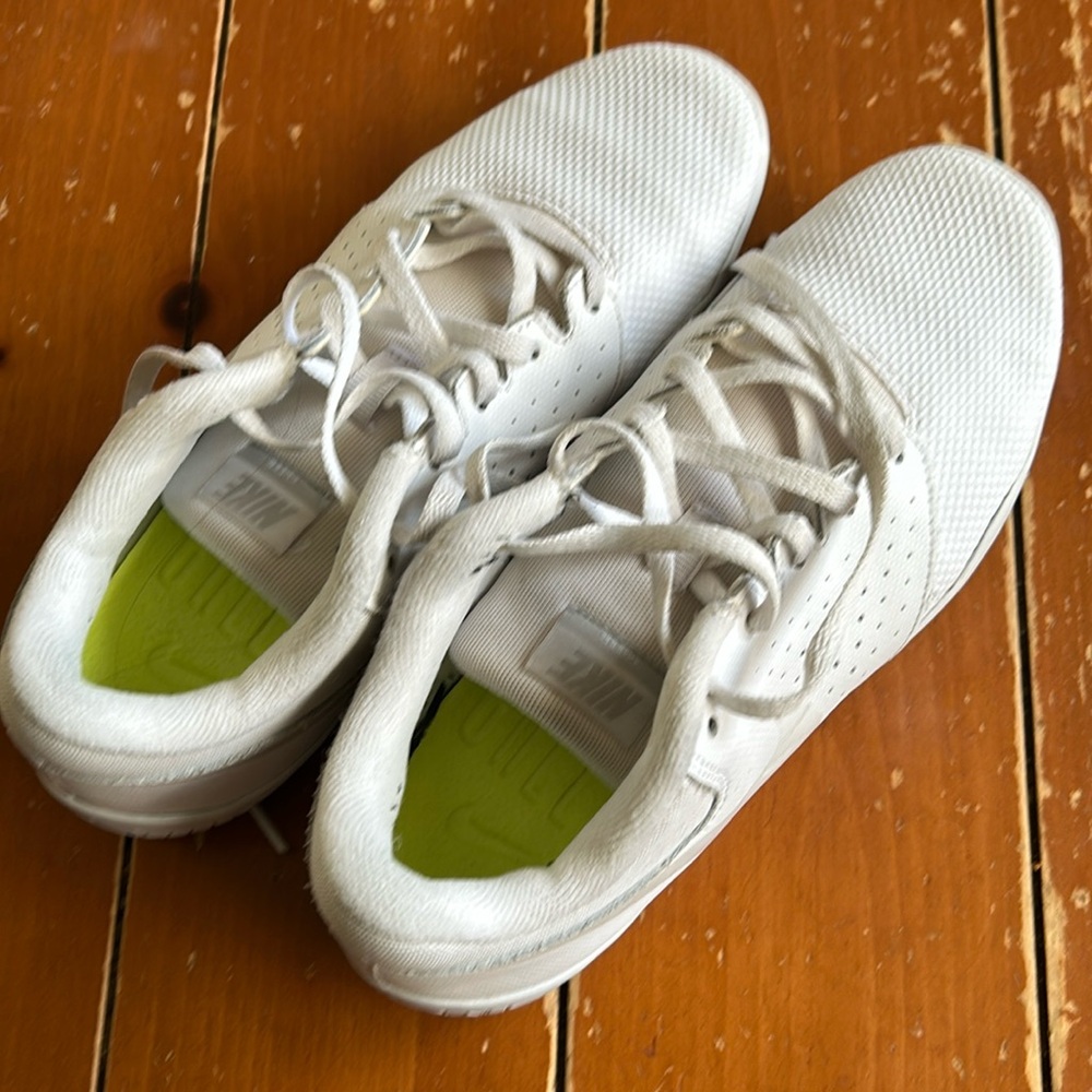 Nike Women’s Sideline IV Cheerleading Shoe Size 6.5